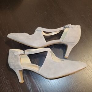 Naturalizer Soft Gray Suede Heels